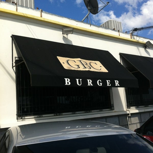 Foto scattata a Gourmet Burger Company (GBC) da Mike C. il 12/19/2012