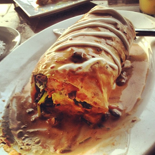Foto tirada no(a) 10th Ave Burrito por Cj M. em 8/12/2013