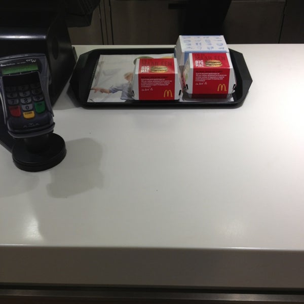 รูปภาพถ่ายที่ McDonald&#39;s โดย Sjoerd S. เมื่อ 3/8/2013