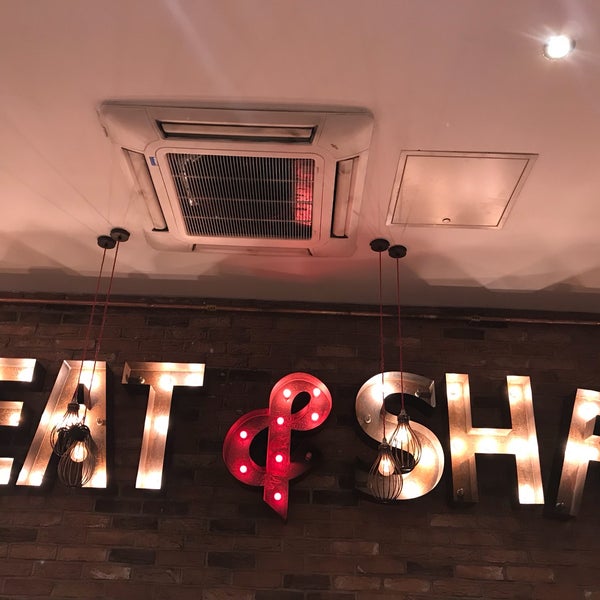 9/26/2018 tarihinde Shafi K.ziyaretçi tarafından Meat and Shake'de çekilen fotoğraf
