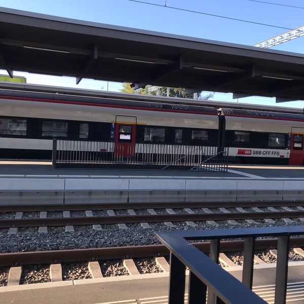 Foto tirada no(a) Bahnhof Oerlikon por Katja A. em 9/4/2019
