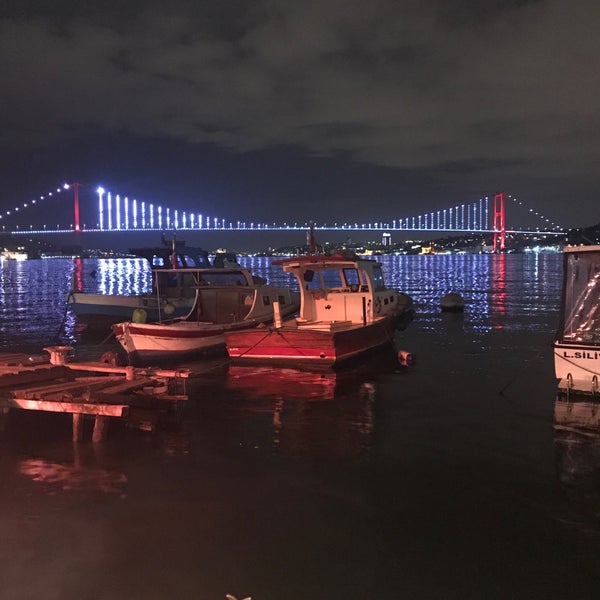 Das Foto wurde bei Çengelköy Tarihi Çınaraltı Çay Bahçesi von Ali Serdar D. am 1/29/2019 aufgenommen