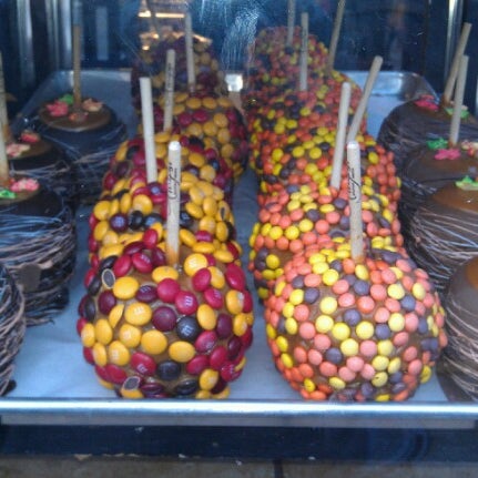11/10/2012에 Bill S.님이 Amy&#39;s Candy Kitchen &amp; Gourmet Caramel Apples에서 찍은 사진
