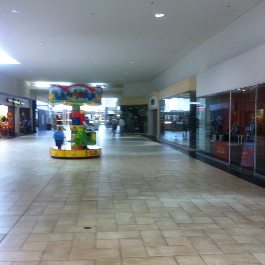 Снимок сделан в Valle Vista Mall пользователем Gilbert A. 10/30/2012