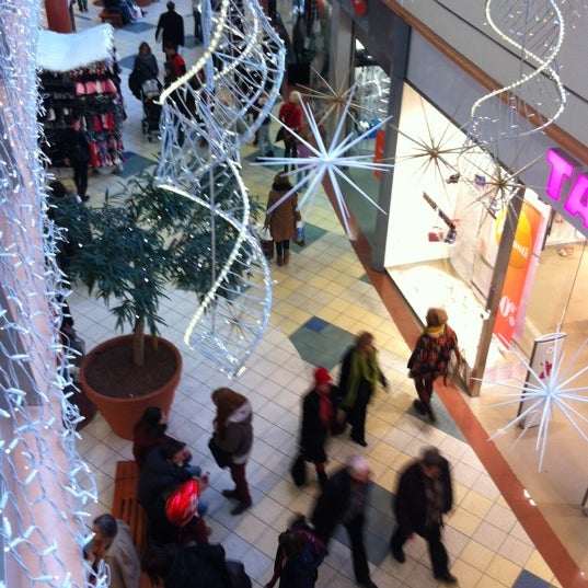 Foto scattata a Shopping center Europark Maribor da Rok N. il 12/22/2012