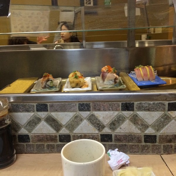 Foto diambil di Sushi Umi oleh Jeff M. pada 11/21/2014