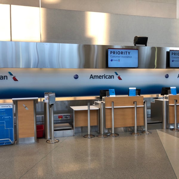 United Airlines Ticket Counter