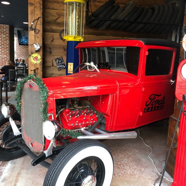 Foto tirada no(a) Ford&#39;s Garage por Paul C. em 12/1/2018