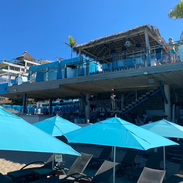 2/13/2020 tarihinde Paul C.ziyaretçi tarafından Mantamar Beach Club • Bar &amp; Grill'de çekilen fotoğraf