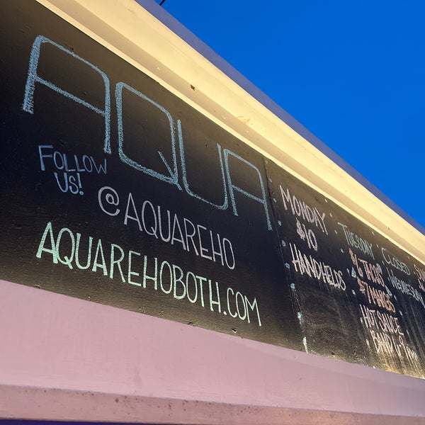 Foto tirada no(a) Aqua Grill por Paul C. em 9/25/2021