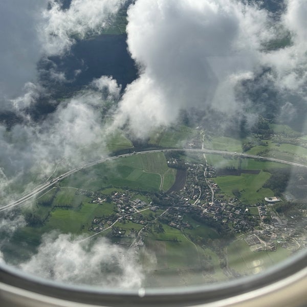 รูปภาพถ่ายที่ Aéroport de Genève Cointrin (GVA) โดย Chris P. เมื่อ 4/10/2024