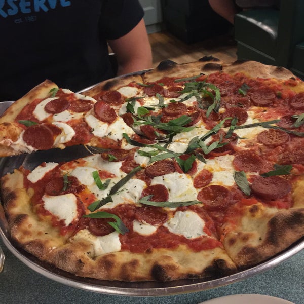 9/1/2015 tarihinde Shari Marie R.ziyaretçi tarafından Nick&#39;s Pizza'de çekilen fotoğraf