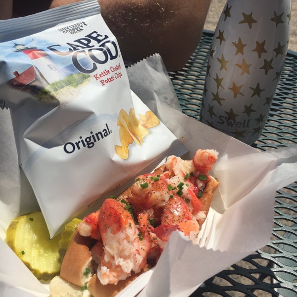 Das Foto wurde bei Quincy`s Original Lobster Rolls - Cape May von Shari Marie R. am 8/27/2016 aufgenommen