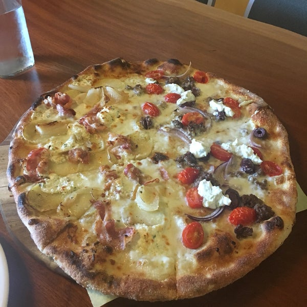 Evviva Woodfired Pizza Pizzeria in Edmonds