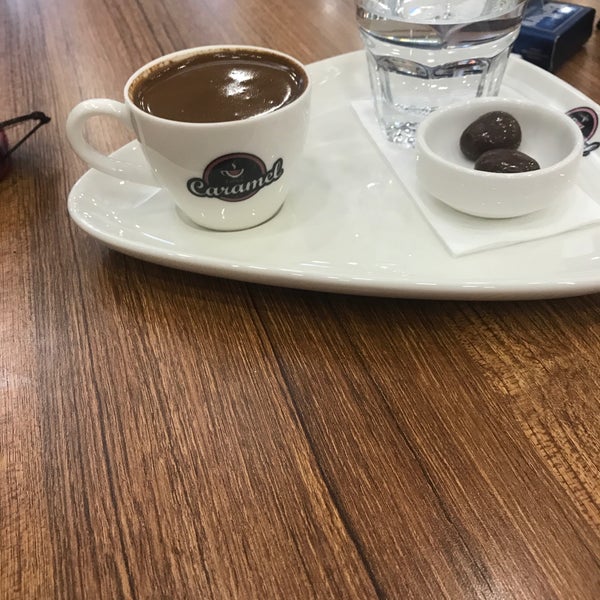 Foto diambil di Coffee Caramel oleh Fırat K. pada 6/29/2018