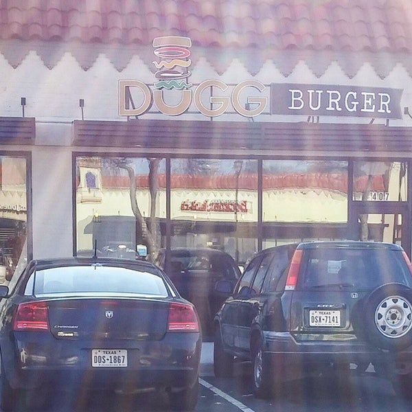 Photo taken at Dugg Burger by Roderick B. on 2/21/2015