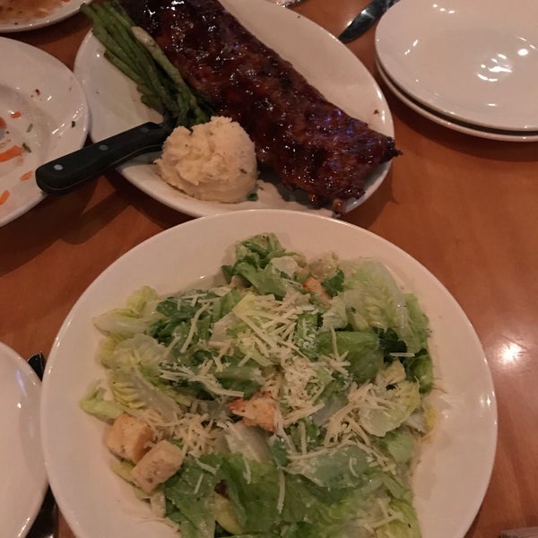 Photo taken at BJ&#39;s Restaurant &amp; Brewhouse by J👀T on 9/21/2017