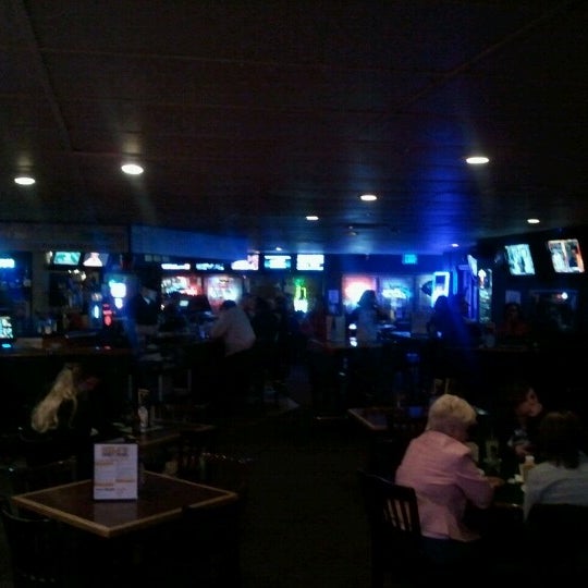 Photo taken at Milo&#39;s Sports Tavern by Jayson P. on 11/29/2012