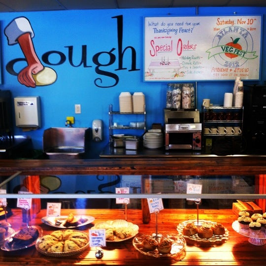 รูปภาพถ่ายที่ Dough Bakery โดย Brett R. เมื่อ 11/2/2012