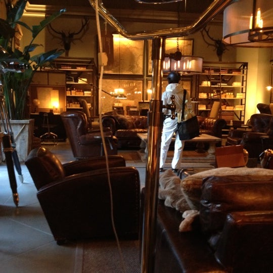 Photo taken at Restoration Hardware Gallery by Maria P. on 12/2/2012