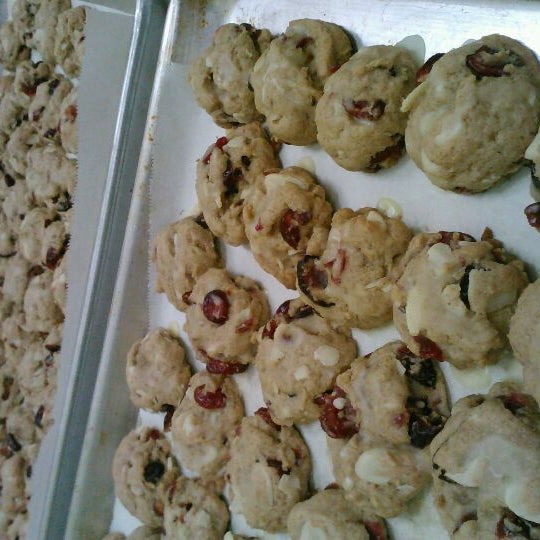 Foto tomada en Kai&#39;s Kookies &amp; More Bakery  por Cosmic Cookie B. el 5/9/2013