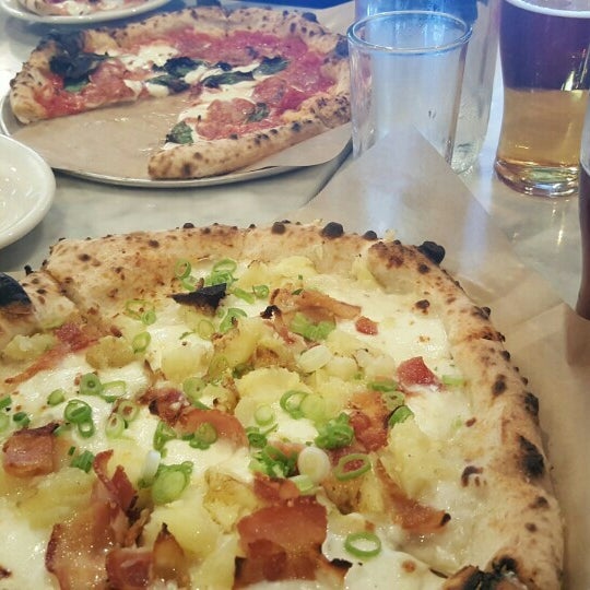 5/15/2016 tarihinde Khrisziyaretçi tarafından Pizza Barbone'de çekilen fotoğraf