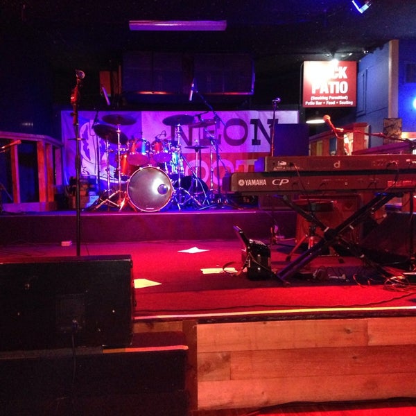 8/23/2014에 Jeff R.님이 Neon Boots Dancehall &amp; Saloon에서 찍은 사진