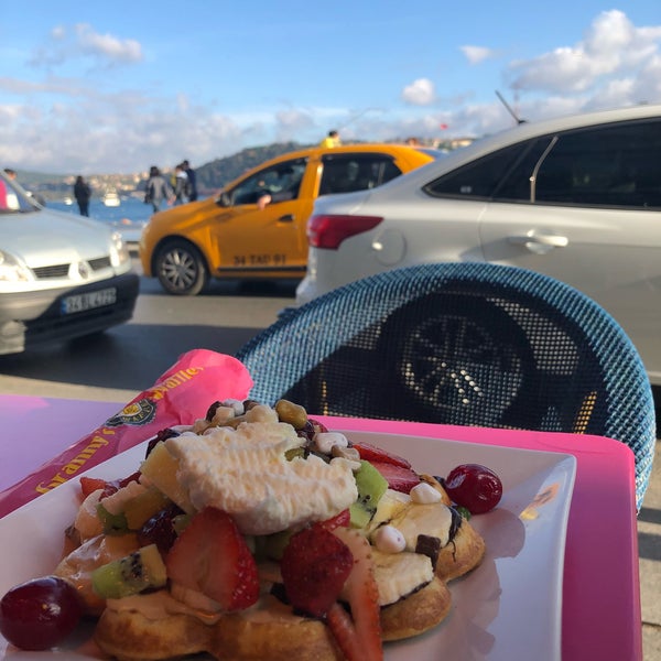 Foto scattata a Granny’s Waffles da Bahar il 9/7/2019