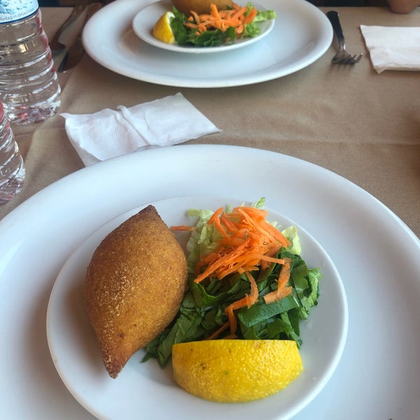 Das Foto wurde bei Sabırtaşı Restaurant von Bahar am 9/7/2019 aufgenommen