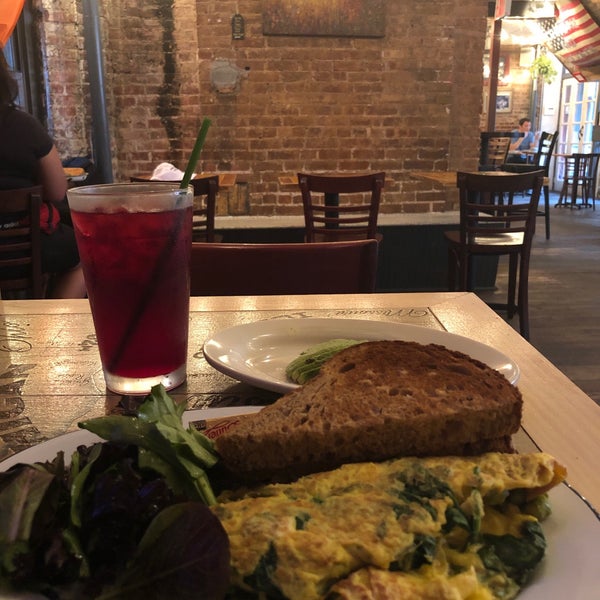 Photo taken at The Grey Dog - Chelsea by Belky B. on 7/21/2019