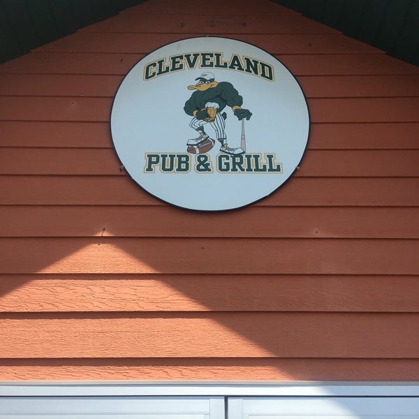 รูปภาพถ่ายที่ Cleveland Pub &amp; Grill โดย Victoria W. เมื่อ 6/8/2016