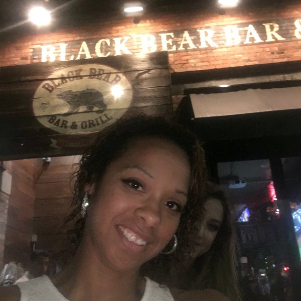 7/2/2016 tarihinde Victoria W.ziyaretçi tarafından Black Bear Bar &amp; Grill'de çekilen fotoğraf