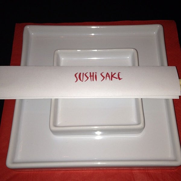 Снимок сделан в Sushi Sake Hammocks пользователем Wilson A. 12/9/2012
