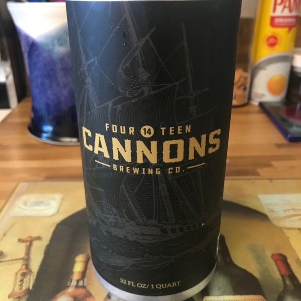 Foto tirada no(a) 14 Cannons Brewery and Showroom por Sean K. em 5/19/2020