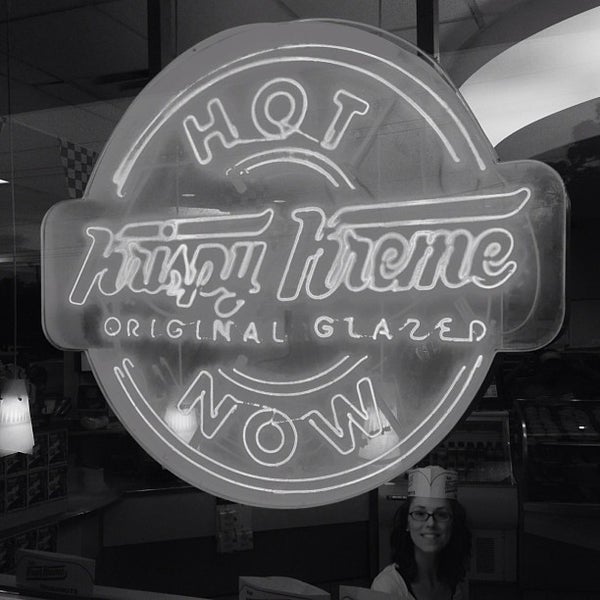 Das Foto wurde bei Krispy Kreme Doughnuts von Joshua C. am 5/4/2013 aufgenommen
