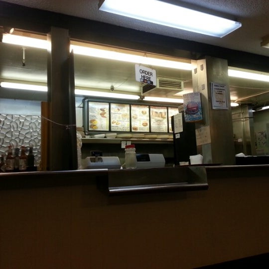 10/1/2012 tarihinde Mike D.ziyaretçi tarafından George&#39;s Burgers'de çekilen fotoğraf