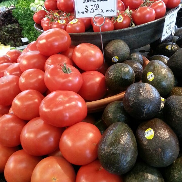 3/24/2013 tarihinde Mike D.ziyaretçi tarafından Local Choice Produce Market'de çekilen fotoğraf