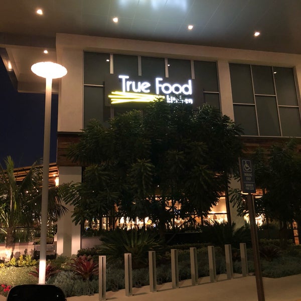 Photo taken at True Food Kitchen by Penny H. on 1/26/2018