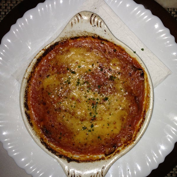 Peça uma "Berinjela a parmegiana". Não está no cardápio. Fica delicioso, com muito queijo e molho de tomate.