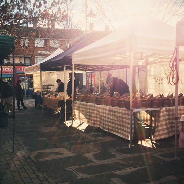 รูปภาพถ่ายที่ Brentford Market โดย Anne M. เมื่อ 1/19/2014