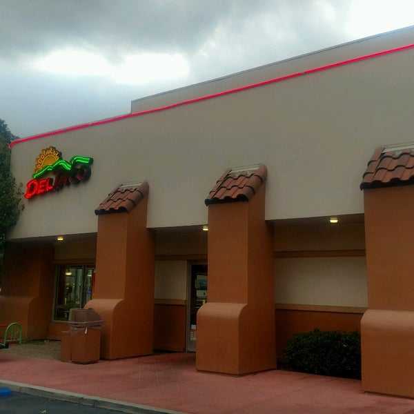 Del Taco Fast Food Restaurant in Rancho Cucamonga
