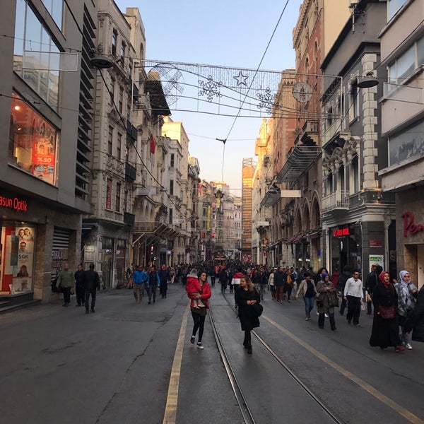 Photo taken at İstiklal Avenue by Babaa A. on 11/25/2016