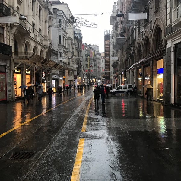 Photo taken at İstiklal Avenue by Babaa A. on 11/28/2016