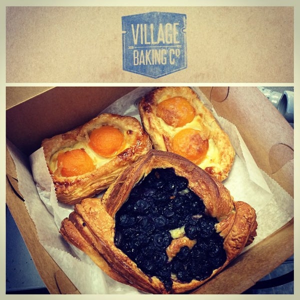 รูปภาพถ่ายที่ Village Baking Co. โดย Jennifer T. เมื่อ 8/23/2014