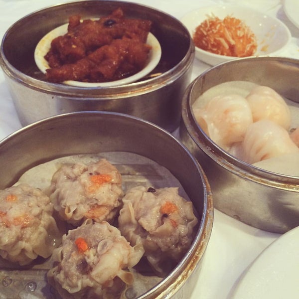 9/13/2015 tarihinde Jennifer T.ziyaretçi tarafından Kirin Court Chinese Restaurant'de çekilen fotoğraf