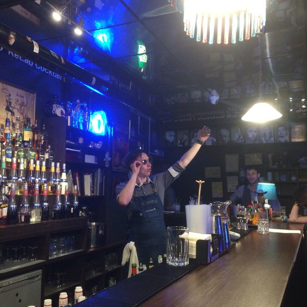 Photo prise au ReLab Cocktail Bar par V E N U S le6/22/2016