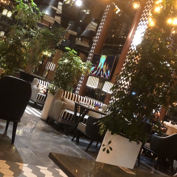 Foto tomada en Balkon Cafe &amp; Restaurant  por Adem B. el 12/17/2021