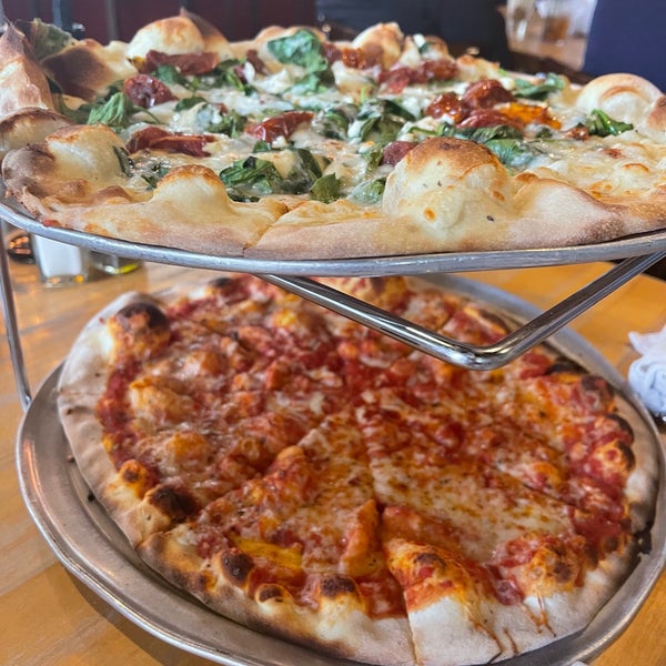 4/25/2021 tarihinde Taryn D.ziyaretçi tarafından Proto&#39;s Pizza-Broomfield'de çekilen fotoğraf