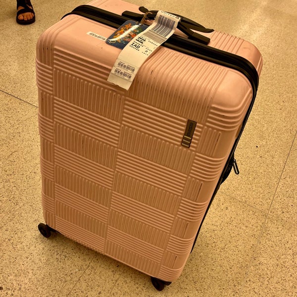 Baggage Claim 8 Baggage Claim in Denver International Airport