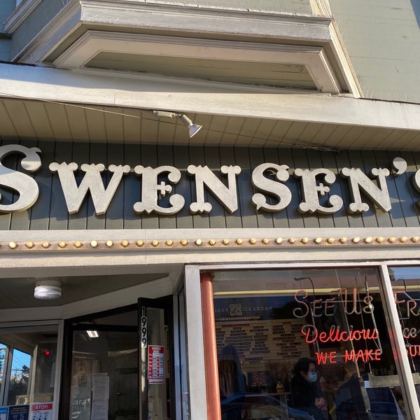 Снимок сделан в Swensen&#39;s Ice Cream пользователем Wilfred W. 4/10/2021
